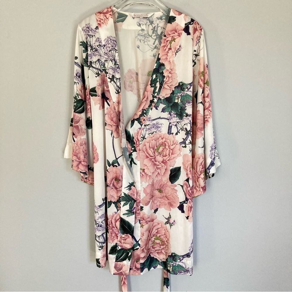 Homebodii Robe Small Soft Rose Floral Boho Cottagecore Satin Soft Girl Feminine‎